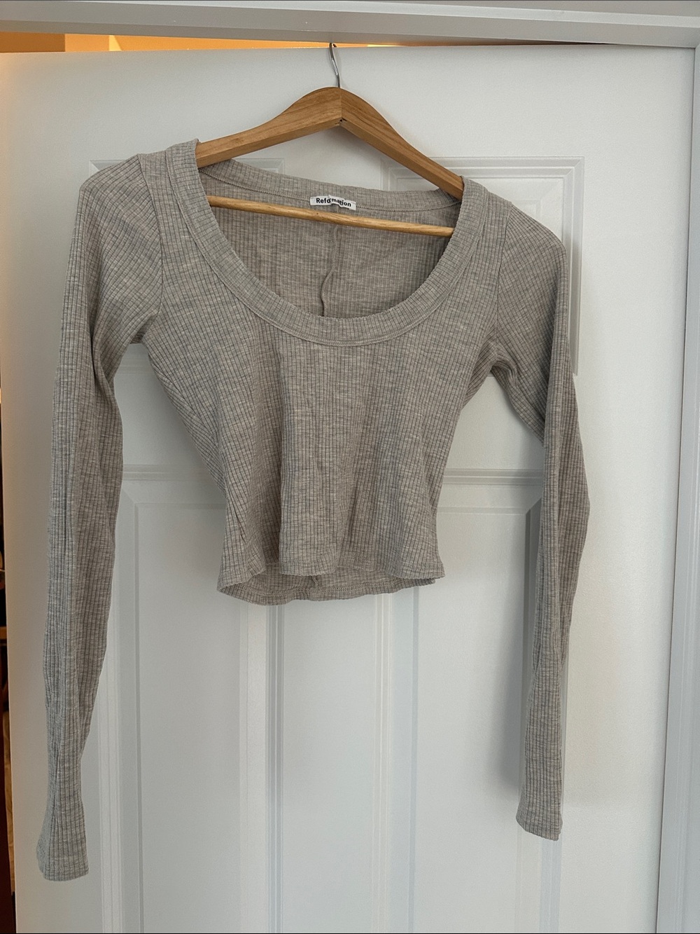 Reformation Ribbed Scoop-Neck Long Sleeve Crop Top - Heather Gray